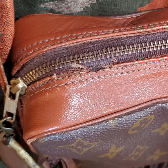 Louis Vuitton Vintage Boho Crossbody Bag - Picture 4 of 10